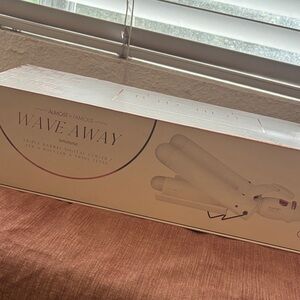 Almost Famous Wave Away White Triple Barrel Curler